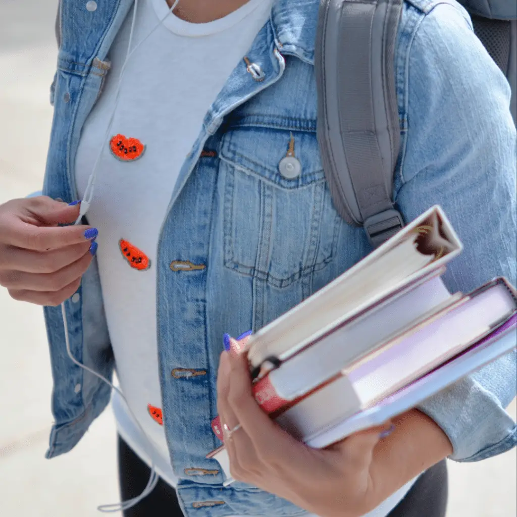 Woman_Carrying_Books
